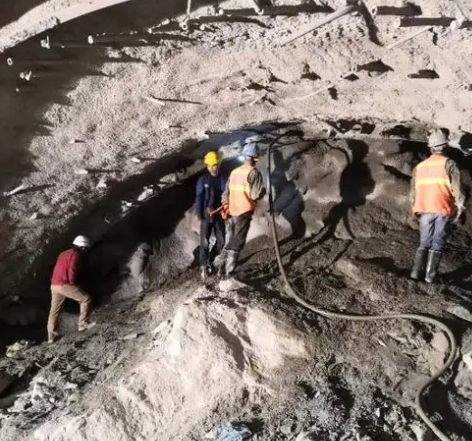 日照拱顶带模注浆料的施工流程及注意事项